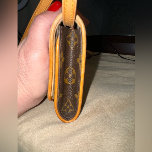 Louis Vuitton Monogram GM Twin Crossbody - Picture 3 of 8